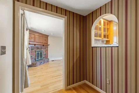 34 Mcauley Road Cape Elizabeth ME 04107