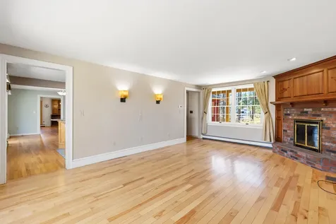 34 Mcauley Road Cape Elizabeth ME 04107