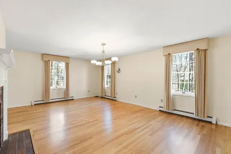 34 Mcauley Road Cape Elizabeth ME 04107
