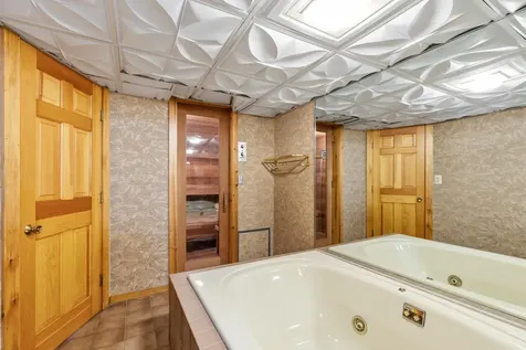 34 Mcauley Road Cape Elizabeth ME 04107