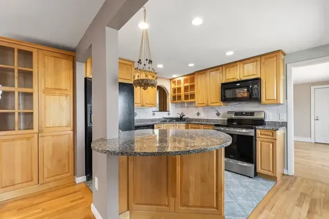 34 Mcauley Road Cape Elizabeth ME 04107