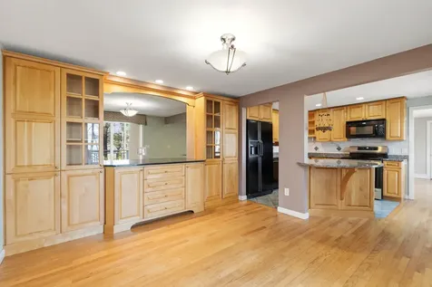 34 Mcauley Road Cape Elizabeth ME 04107