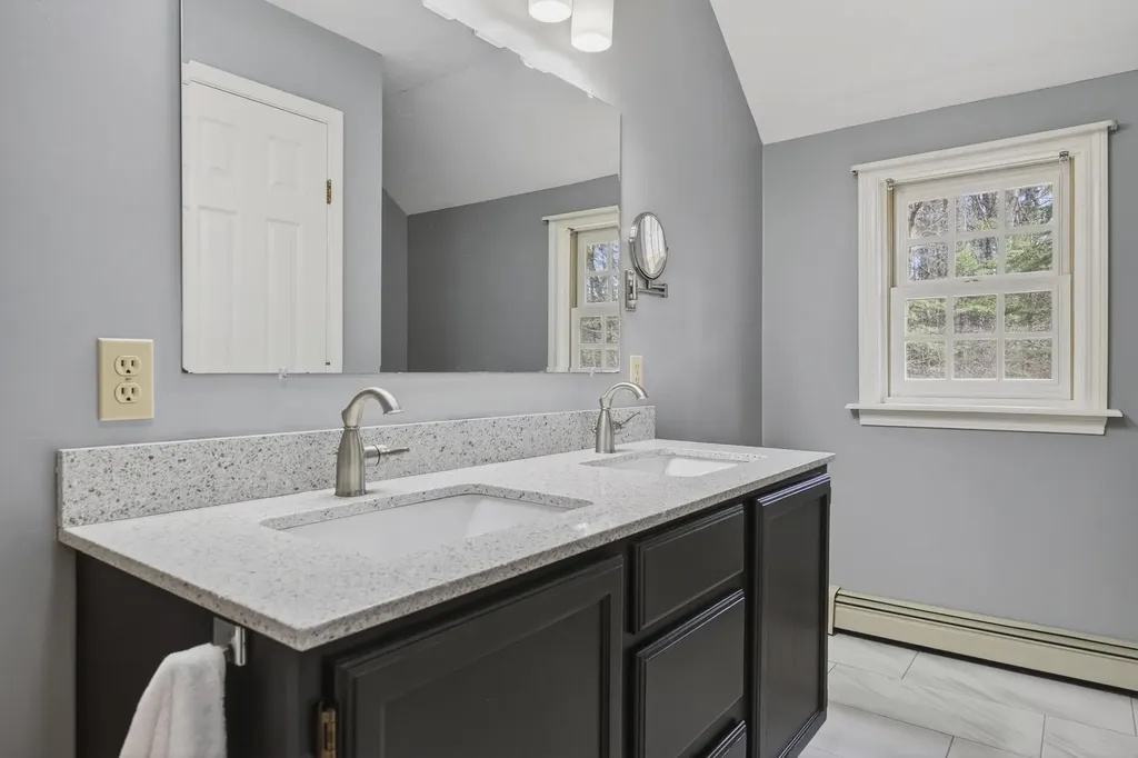 6 Excalibur Court Naples ME 04055