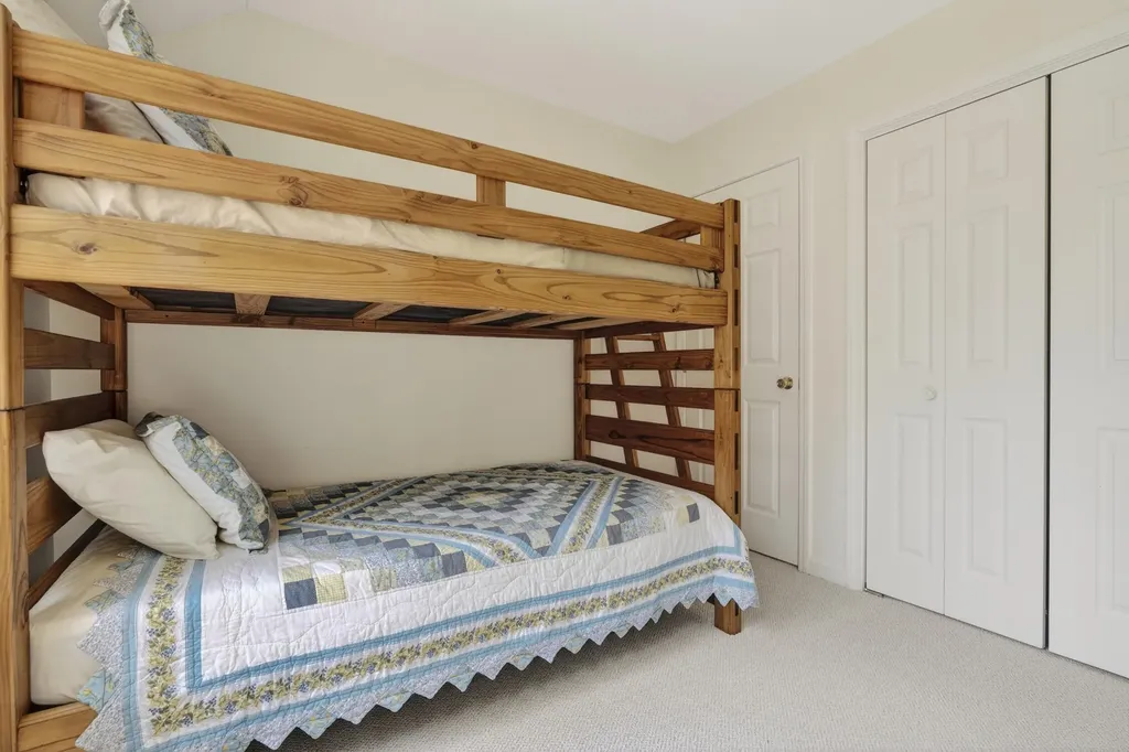 6 Excalibur Court Naples ME 04055