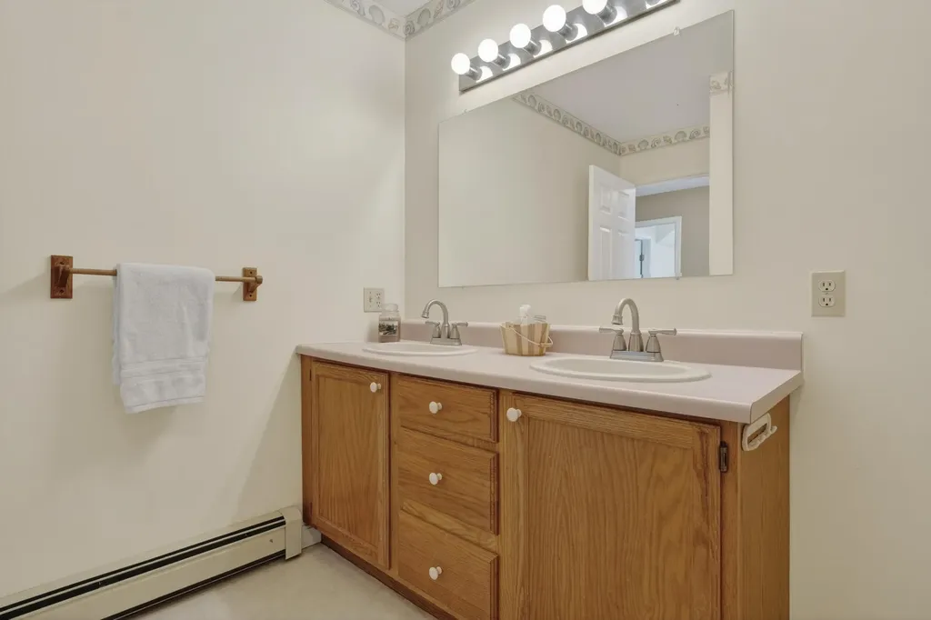 6 Excalibur Court Naples ME 04055