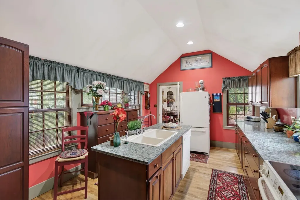 9 Summer Street Kennebunk ME 04043