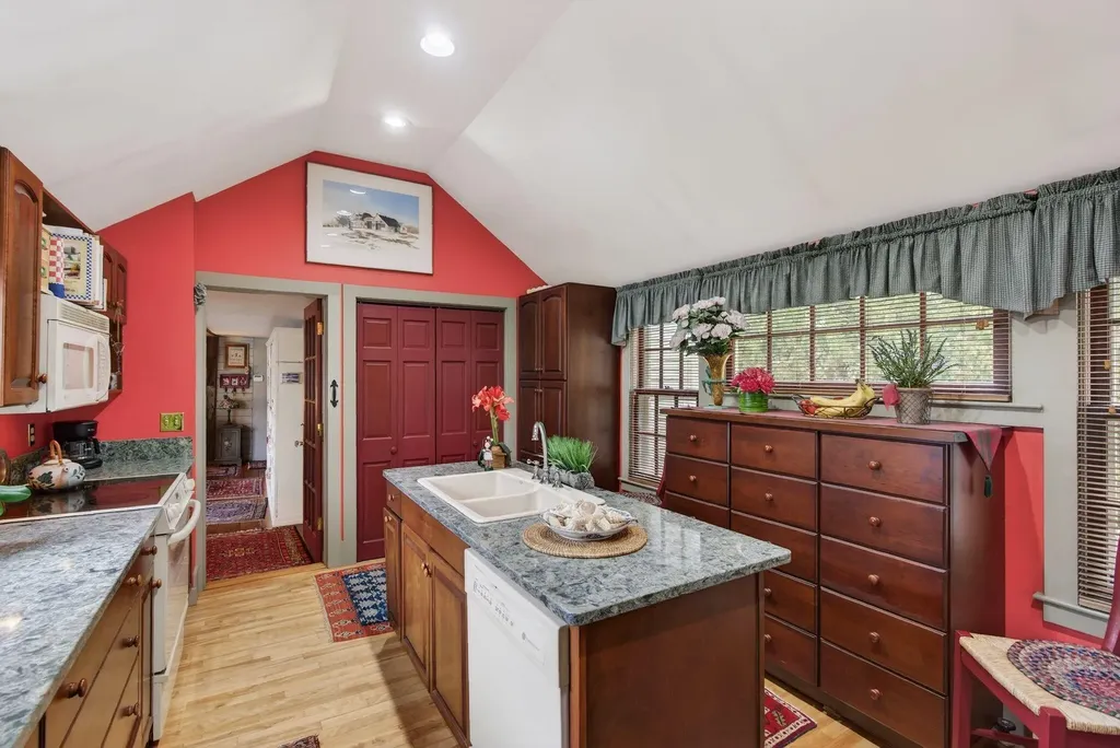 9 Summer Street Kennebunk ME 04043
