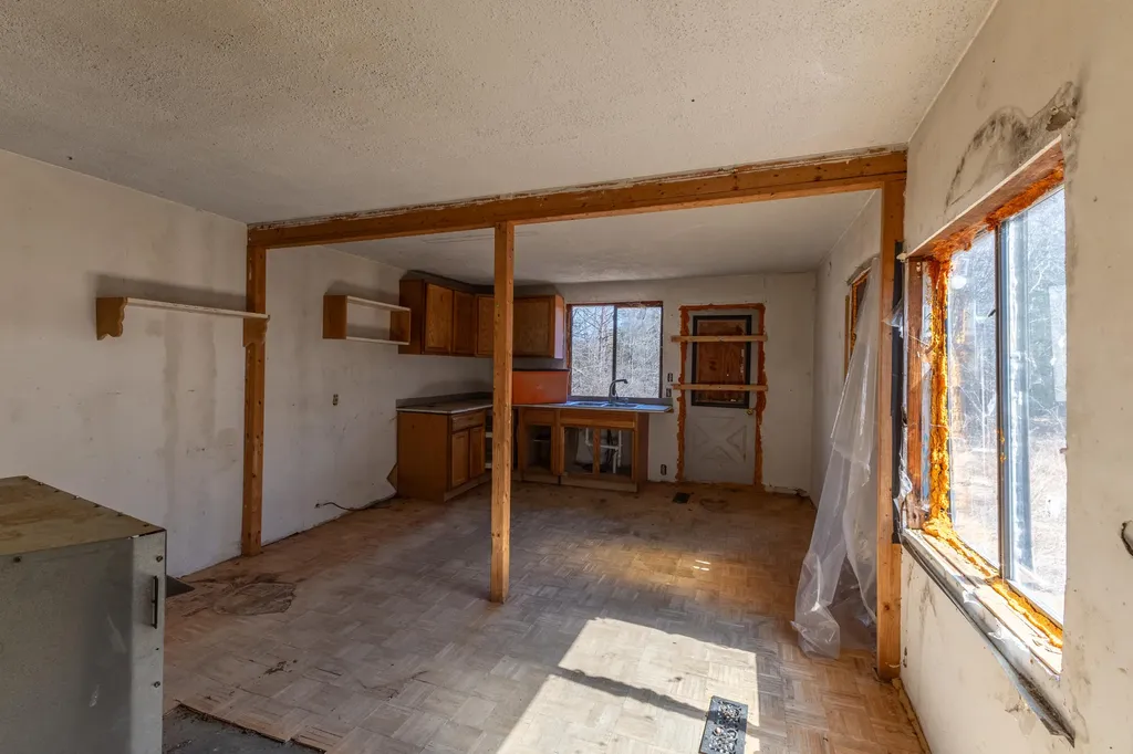 10 Dwelly Point Road Franklin ME 04634