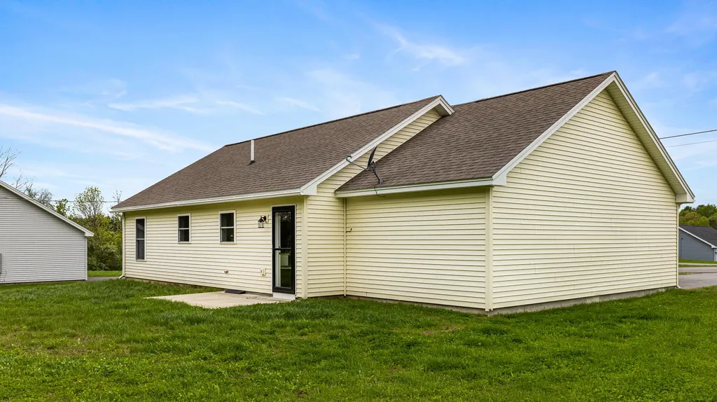51 Stearns Farm Road Hampden ME 04444