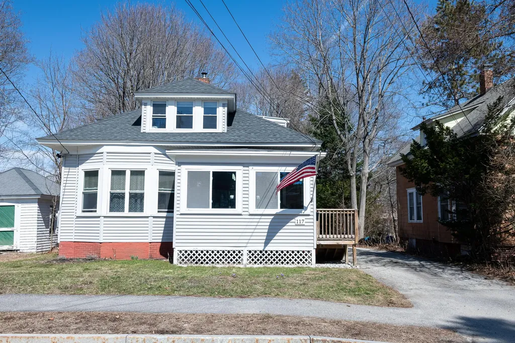 117 Lake Street Auburn ME 04210