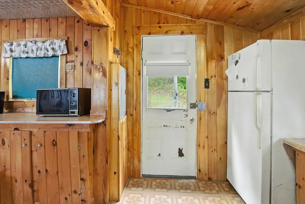19 King Road Vassalboro ME 04989