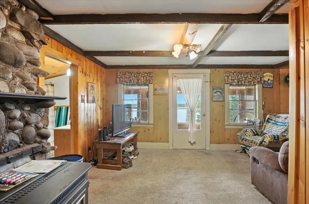 19 King Road Vassalboro ME 04989