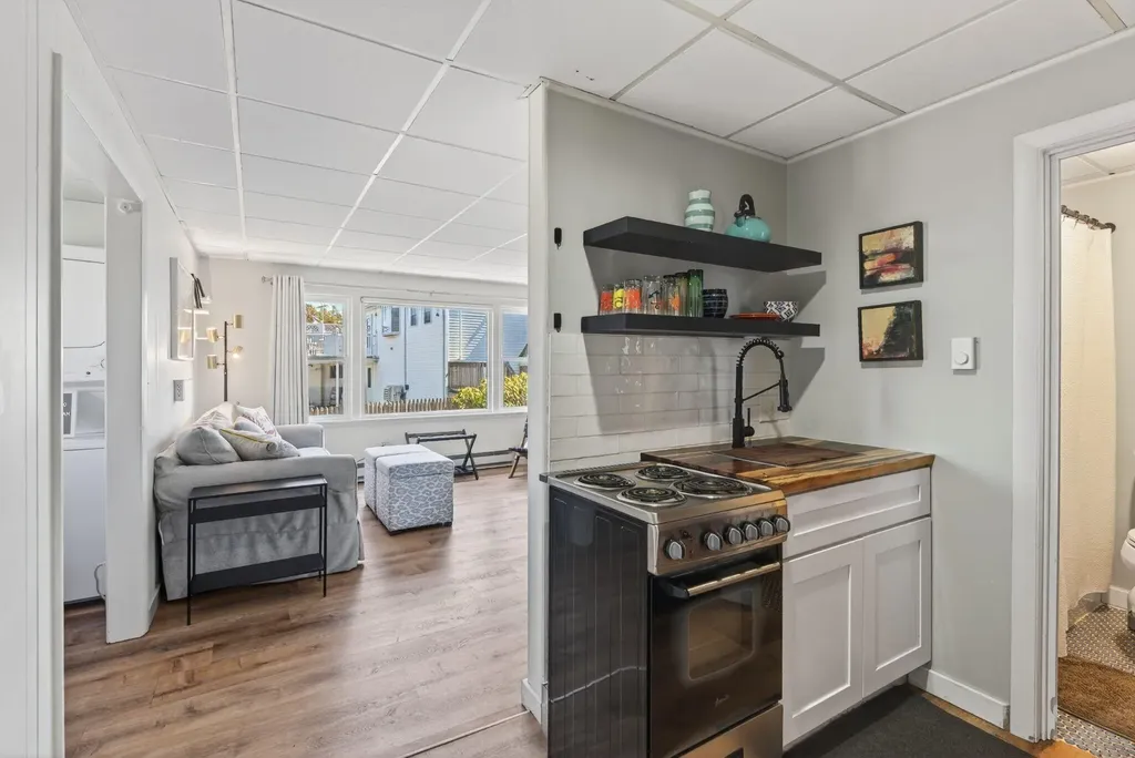 9 E Grand Avenue Scarborough ME 04074