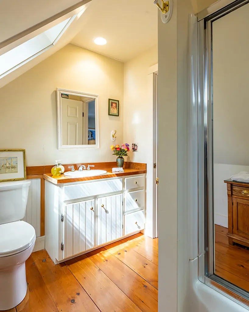 8 Chestnut Hill Camden ME 04843
