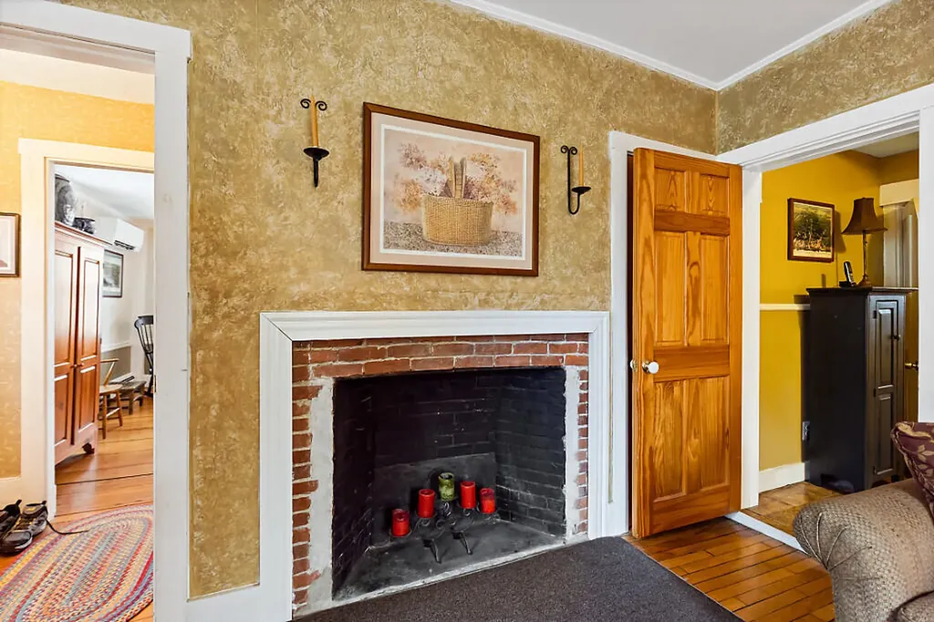 2 Warren Street Hallowell ME 04347