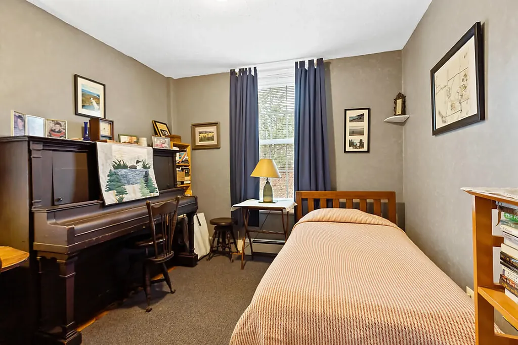2 Warren Street Hallowell ME 04347