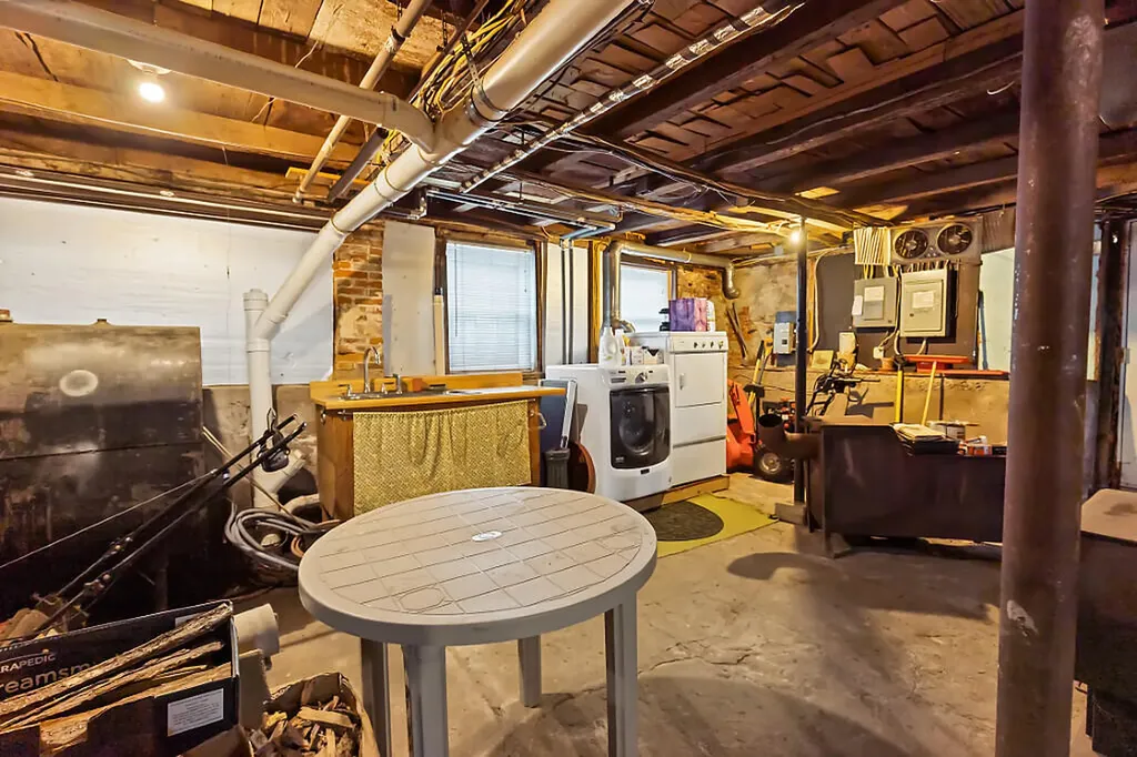 2 Warren Street Hallowell ME 04347