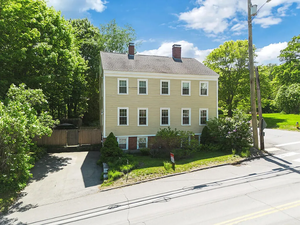 2 Warren Street Hallowell ME 04347