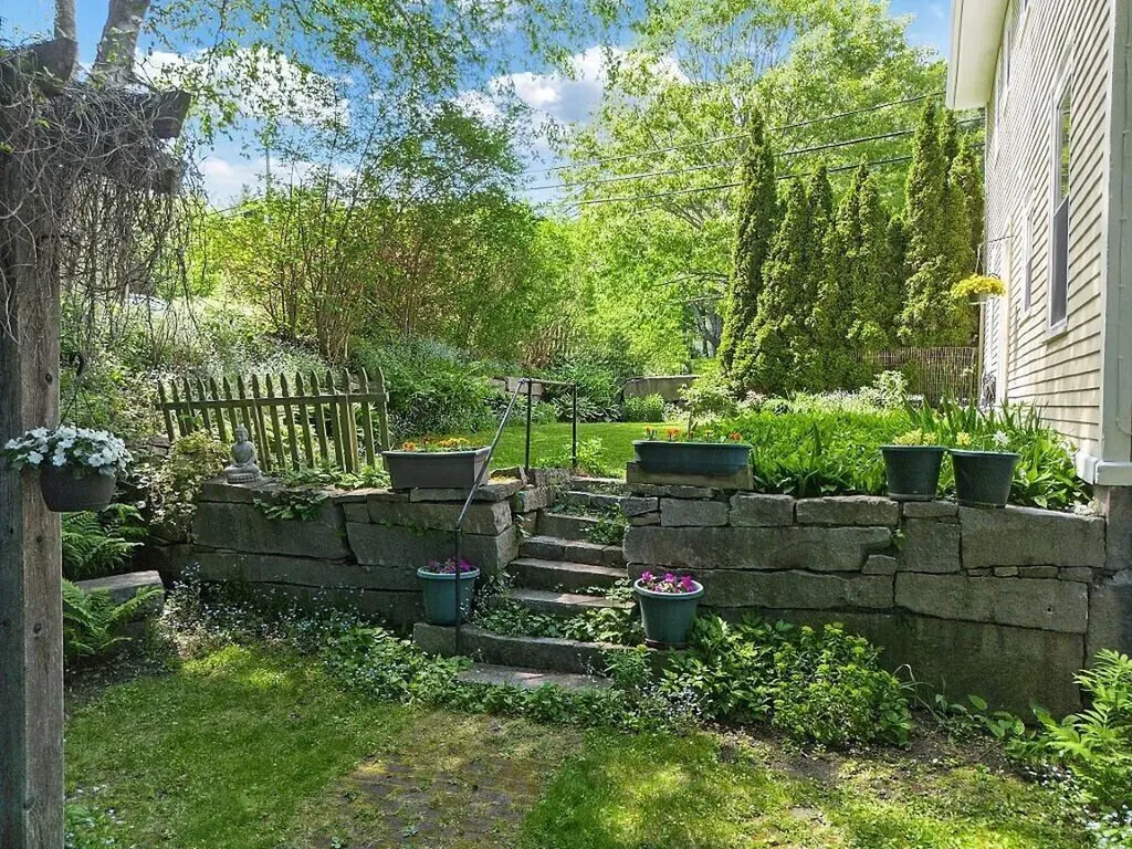 2 Warren Street Hallowell ME 04347