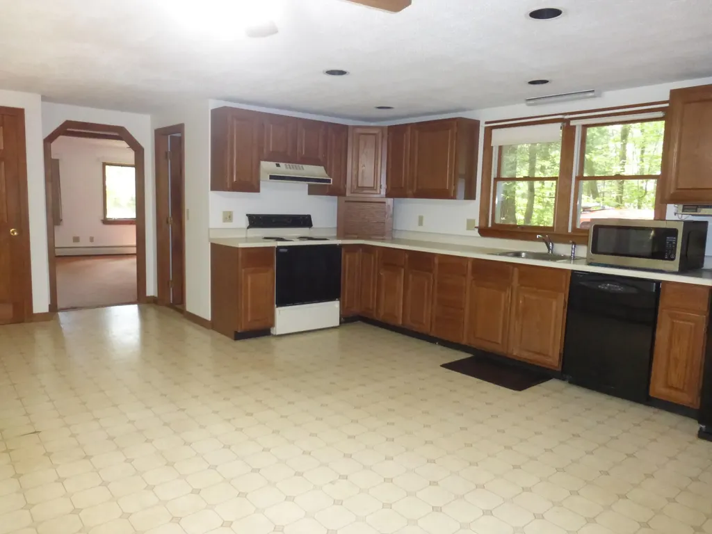 141 Lakewood Road Casco ME 04015