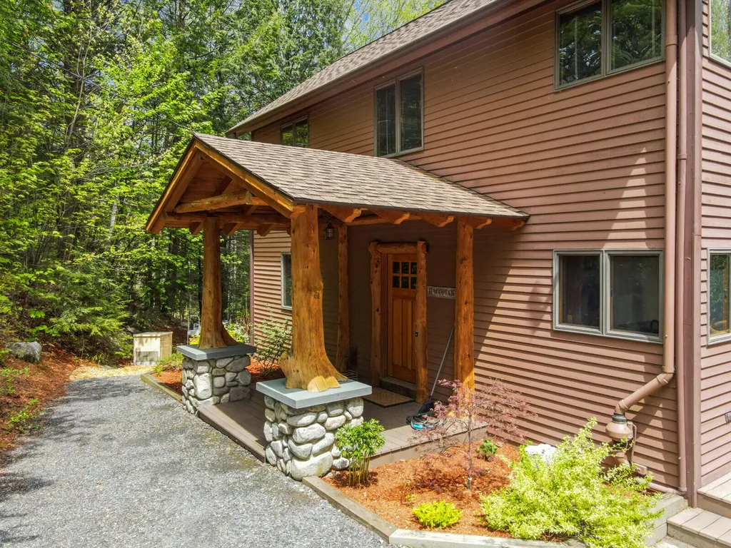 208 Main Road Chesterville ME 04938