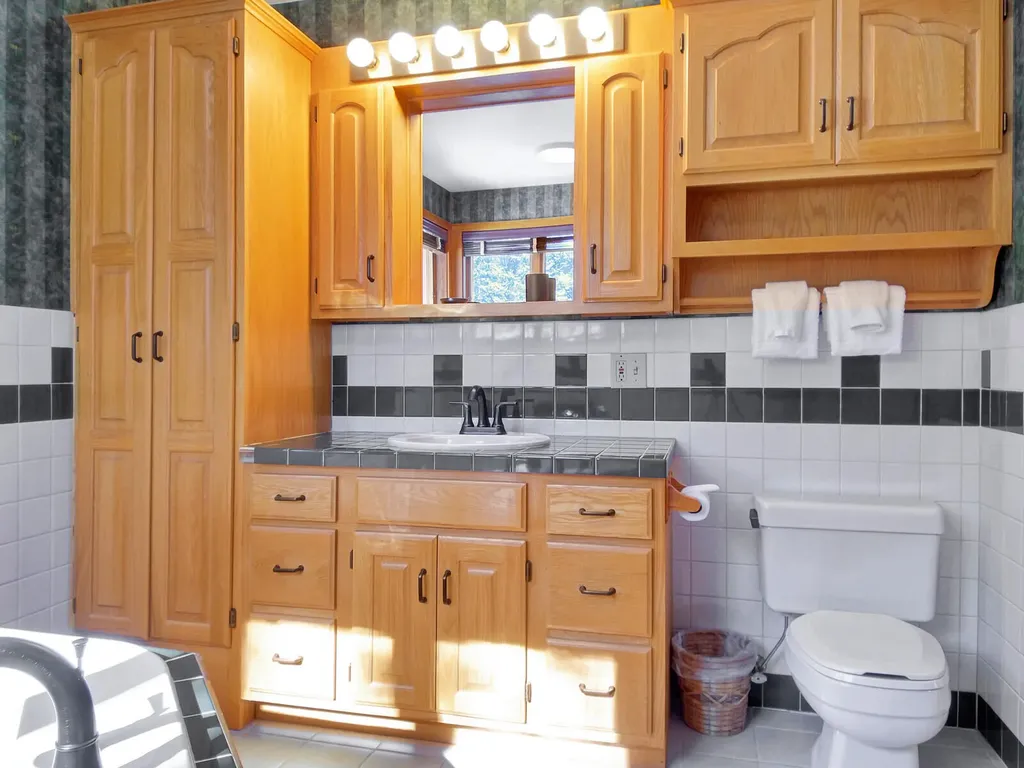 208 Main Road Chesterville ME 04938