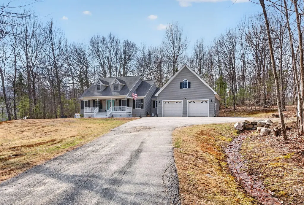19 Deer Hill N Standish ME 04084