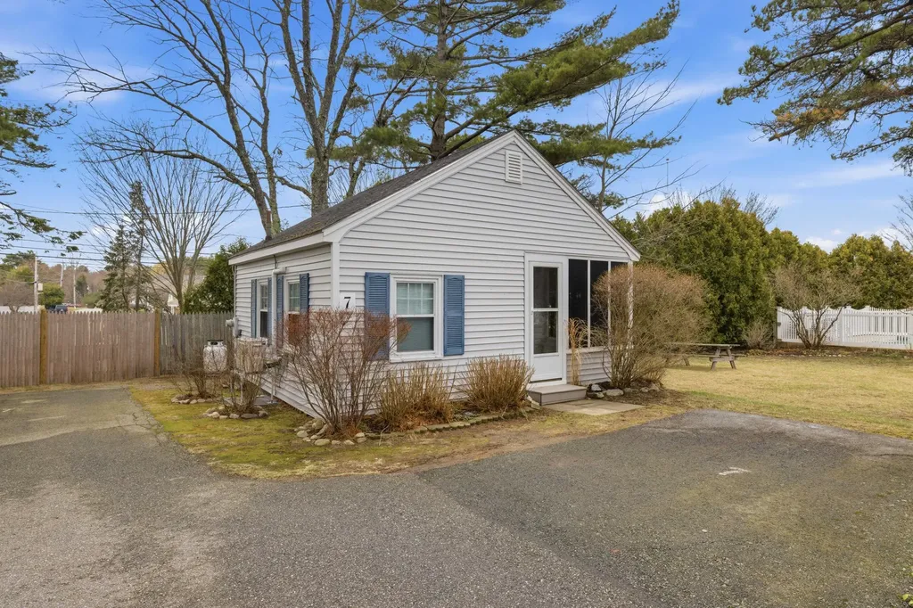 1413 Post Road Wells ME 04090