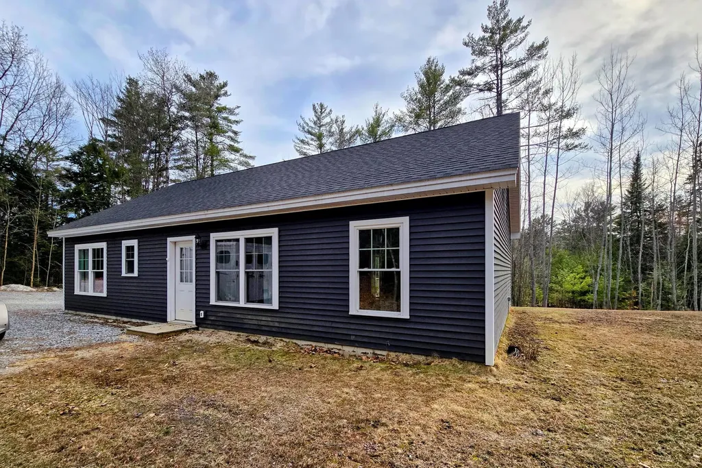 976 Park Street Paris ME 04281