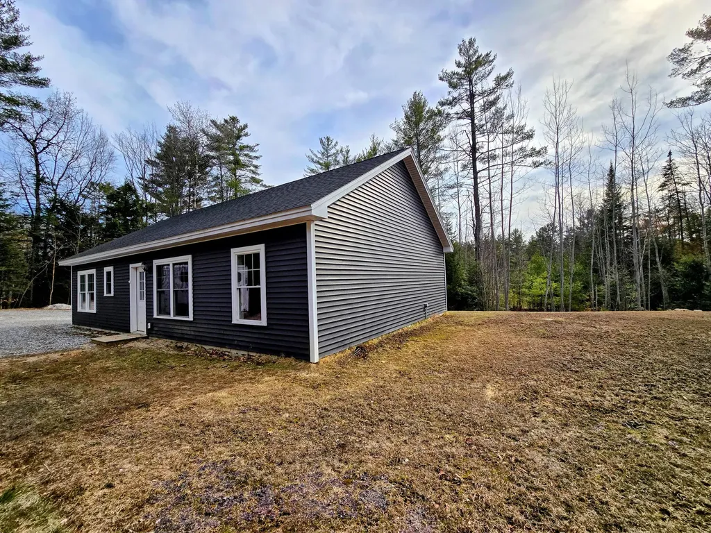 976 Park Street Paris ME 04281