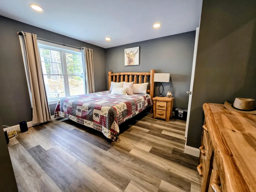 976 Park Street Paris ME 04281