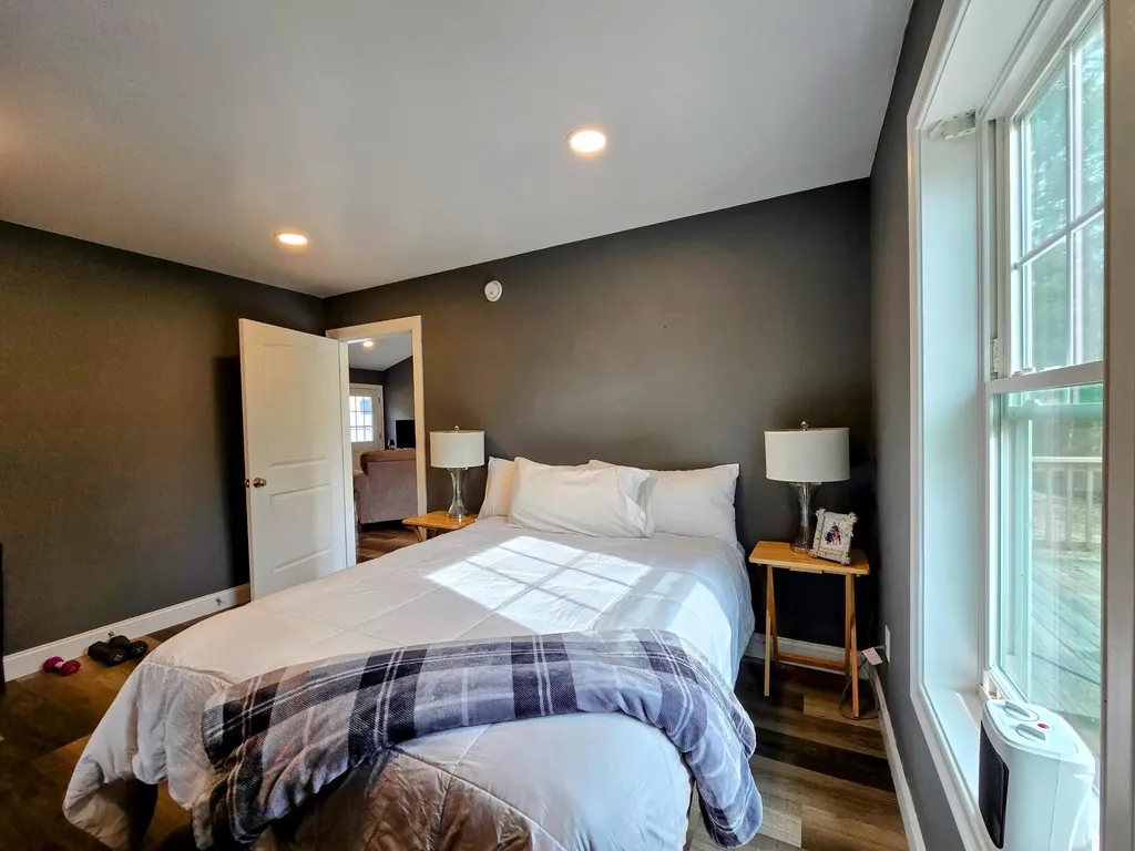 976 Park Street Paris ME 04281