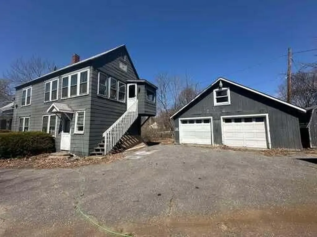 121-123 Oak Hill Road Auburn ME 04210