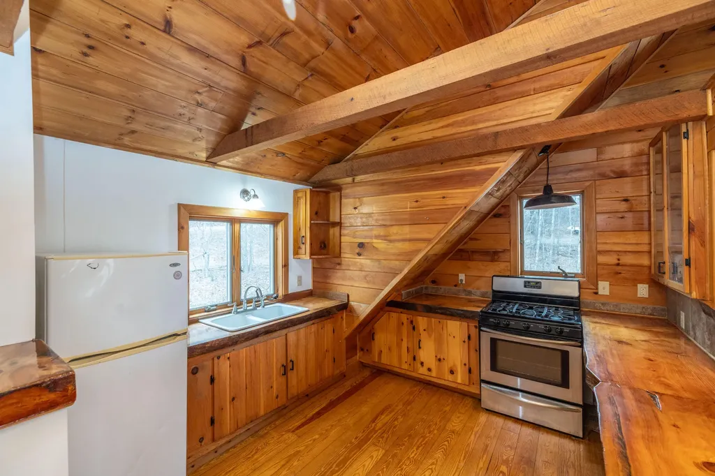 318 Hatchet Mountain Road Hope ME 04847