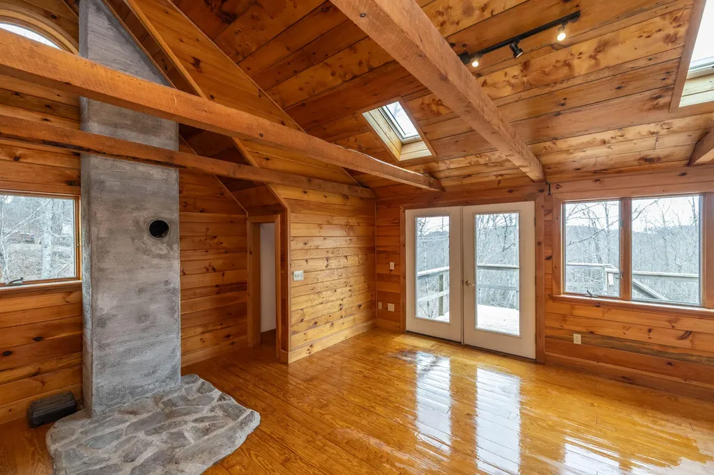 318 Hatchet Mountain Road Hope ME 04847