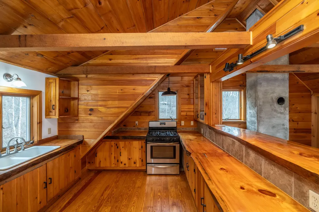 318 Hatchet Mountain Road Hope ME 04847