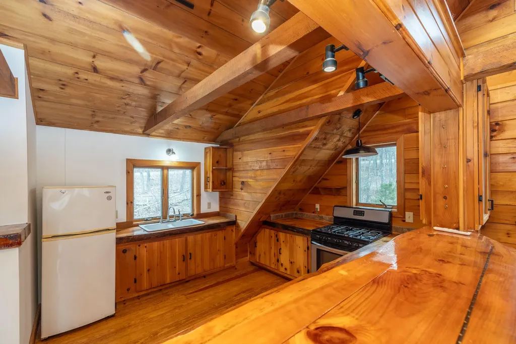 318 Hatchet Mountain Road Hope ME 04847