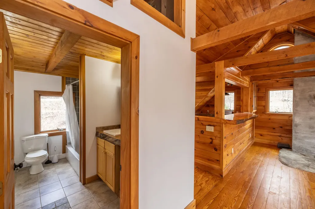 318 Hatchet Mountain Road Hope ME 04847