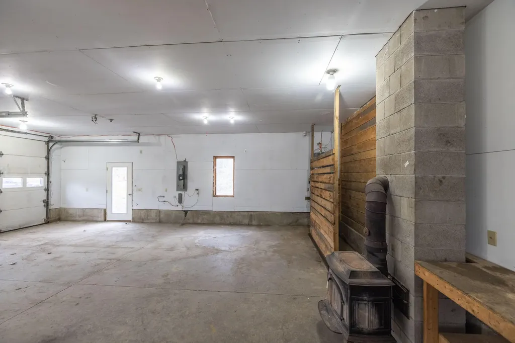 318 Hatchet Mountain Road Hope ME 04847