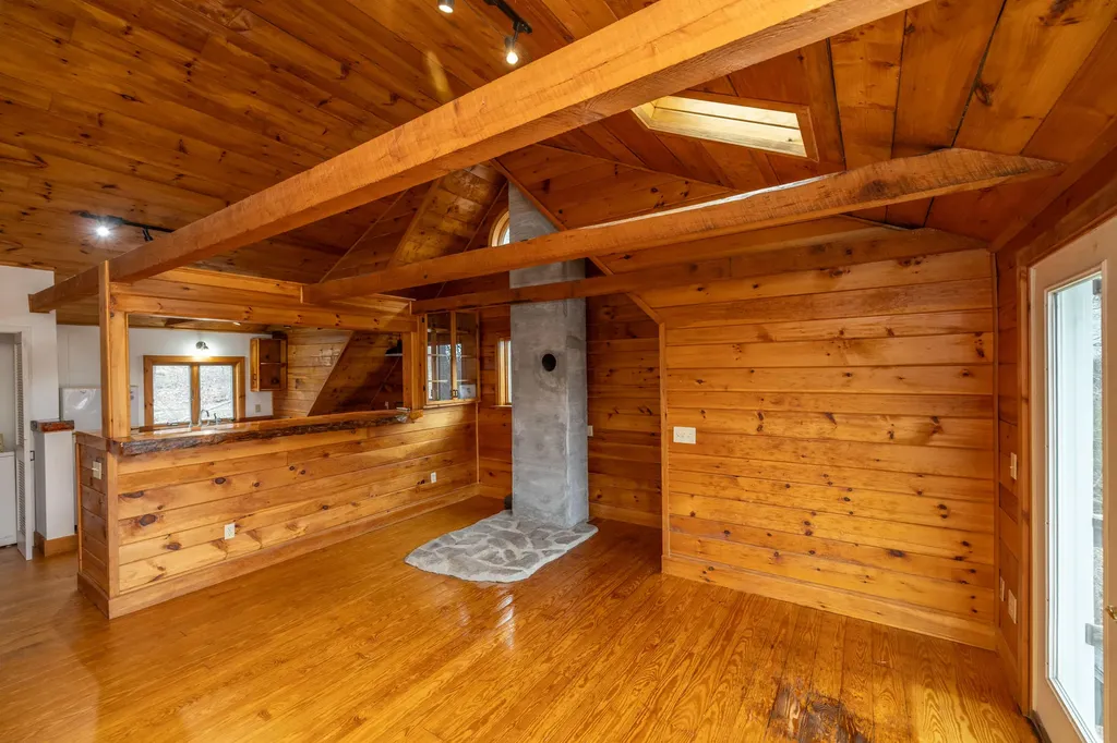 318 Hatchet Mountain Road Hope ME 04847