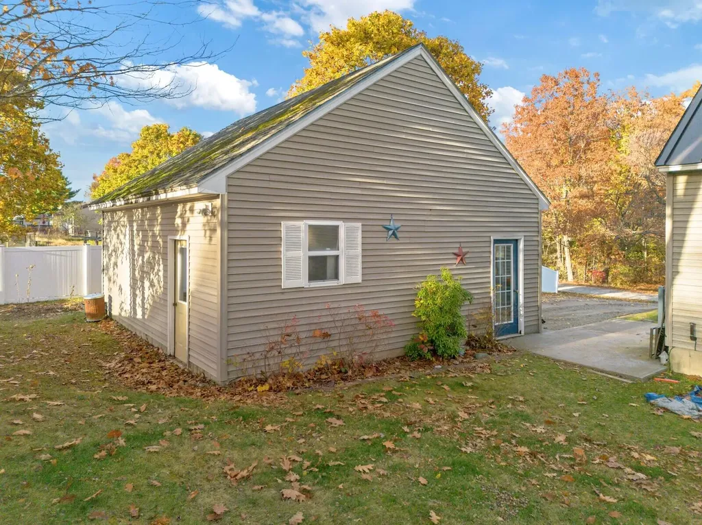 137 Barlen Street Farmington ME 04938