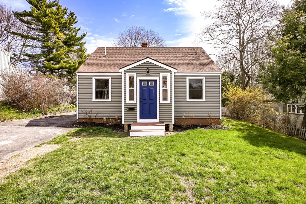 32 Longfellow Drive Cape Elizabeth ME 04107