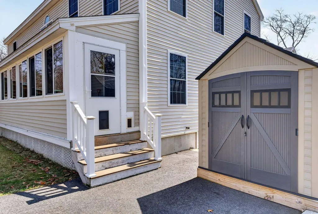 25 Gregory Drive Sanford ME 04073