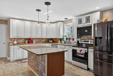 25 Gregory Drive Sanford ME 04073