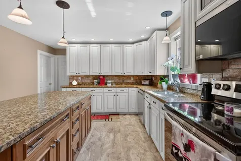 25 Gregory Drive Sanford ME 04073
