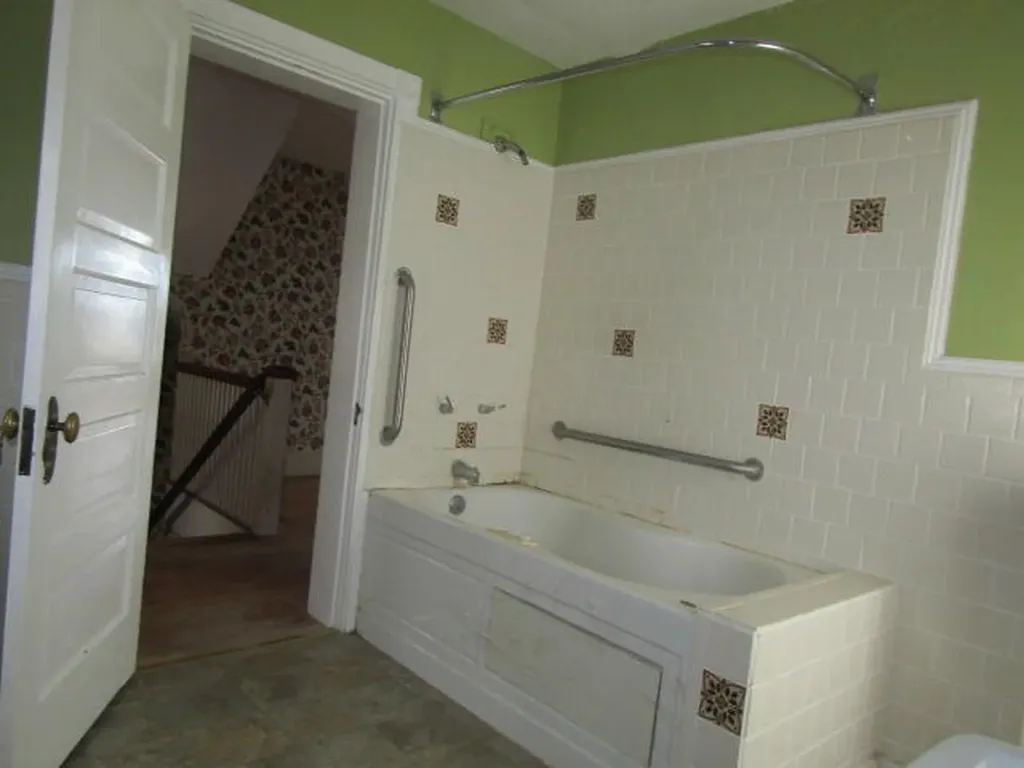 49 Pearl Street Augusta ME 04330