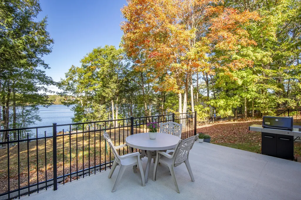 89 Mallard Drive Richmond ME 04357