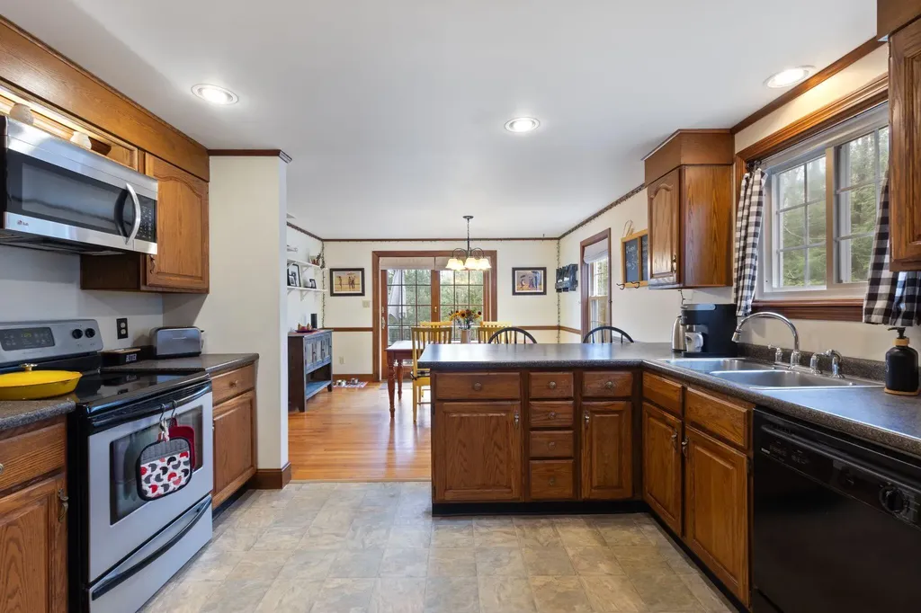 16 Richard Road Gorham ME 04038