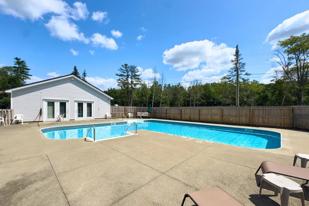 71 Bunny Trail Warren ME 04864