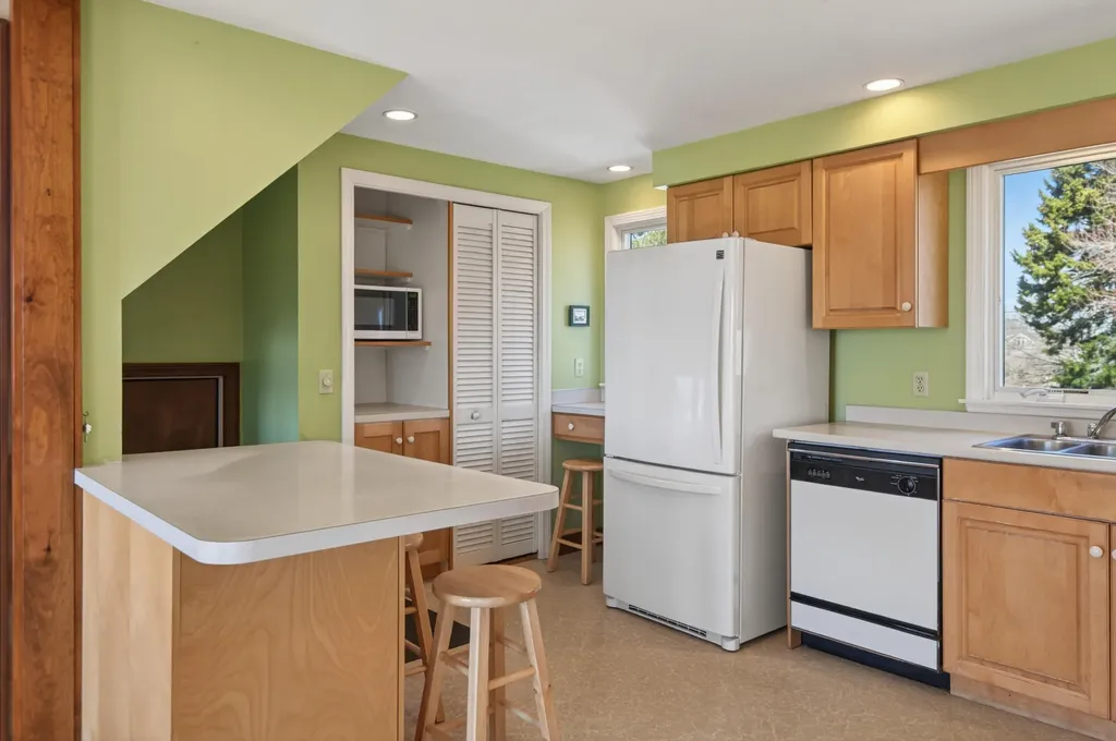 32 Bowery Beach Road Cape Elizabeth ME 04107